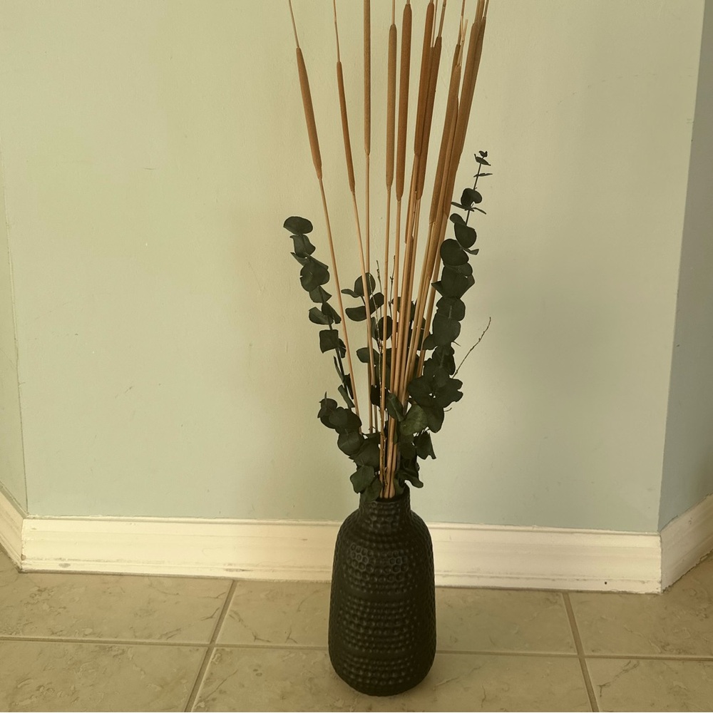 Elegant Black Vase with cattail’s & eucalyptus